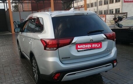 Mitsubishi Outlander III рестайлинг 3, 2019 год, 2 250 000 рублей, 7 фотография