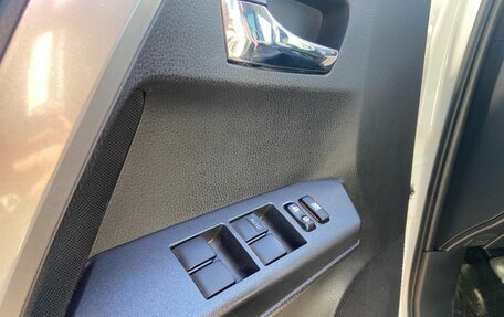 Toyota RAV4, 2019 год, 1 999 000 рублей, 10 фотография