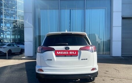 Toyota RAV4, 2019 год, 1 999 000 рублей, 6 фотография