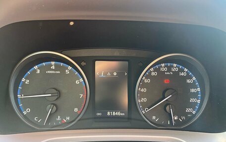 Toyota RAV4, 2019 год, 1 999 000 рублей, 18 фотография