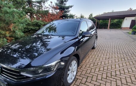 Volkswagen Passat B8 рестайлинг, 2019 год, 1 680 000 рублей, 2 фотография