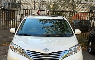 Toyota Sienna III, 2012 год, 2 700 000 рублей, 1 фотография