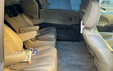 Toyota Sienna III, 2012 год, 2 700 000 рублей, 3 фотография