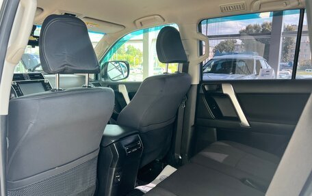 Toyota Land Cruiser Prado 150 рестайлинг 2, 2019 год, 3 695 000 рублей, 13 фотография