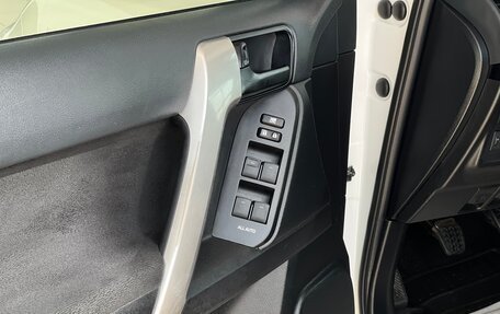 Toyota Land Cruiser Prado 150 рестайлинг 2, 2019 год, 3 695 000 рублей, 17 фотография