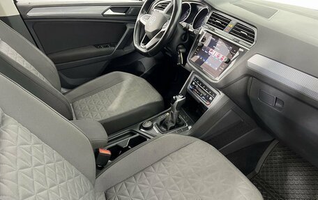 Volkswagen Tiguan II, 2021 год, 2 800 000 рублей, 11 фотография