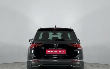 Volkswagen Tiguan II, 2021 год, 2 800 000 рублей, 6 фотография