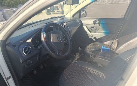 Renault Logan II, 2018 год, 900 000 рублей, 8 фотография