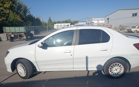 Renault Logan II, 2018 год, 900 000 рублей, 7 фотография
