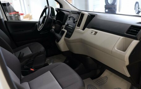 Toyota HiAce H300, 2022 год, 10 500 000 рублей, 18 фотография
