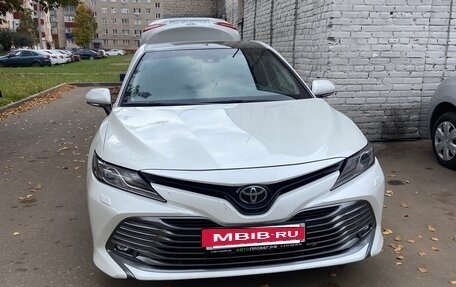 Toyota Camry, 2018 год, 2 430 000 рублей, 1 фотография