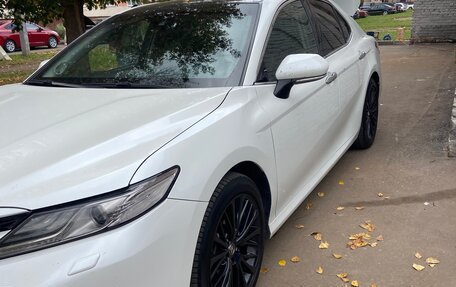 Toyota Camry, 2018 год, 2 430 000 рублей, 2 фотография