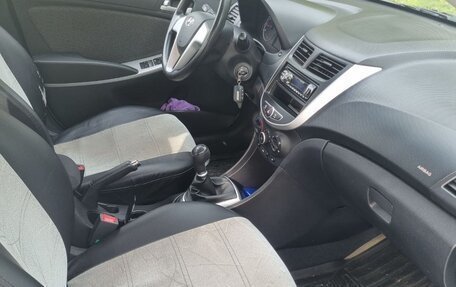 Hyundai Solaris II рестайлинг, 2012 год, 820 000 рублей, 14 фотография