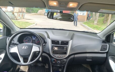 Hyundai Solaris II рестайлинг, 2012 год, 820 000 рублей, 10 фотография
