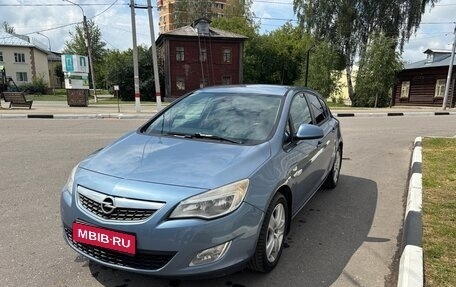 Opel Astra J, 2010 год, 700 000 рублей, 1 фотография