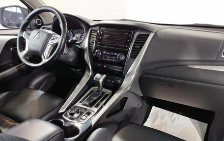 Mitsubishi Pajero Sport III рестайлинг, 2018 год, 2 650 000 рублей, 14 фотография