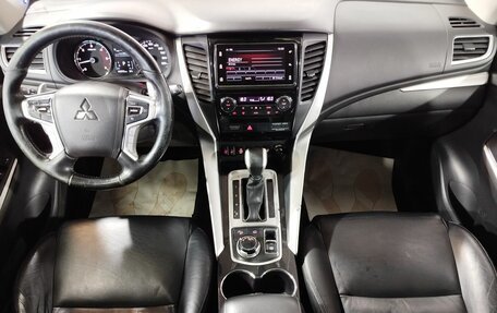 Mitsubishi Pajero Sport III рестайлинг, 2018 год, 2 650 000 рублей, 16 фотография