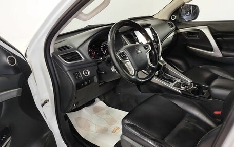 Mitsubishi Pajero Sport III рестайлинг, 2018 год, 2 650 000 рублей, 17 фотография