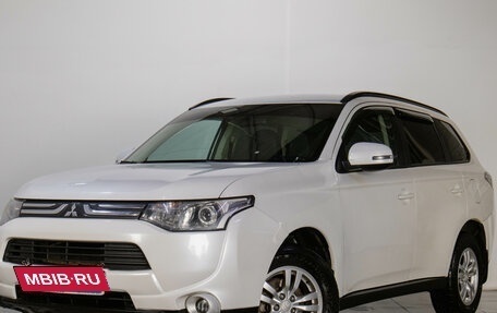 Mitsubishi Outlander III рестайлинг 3, 2013 год, 1 169 000 рублей, 4 фотография