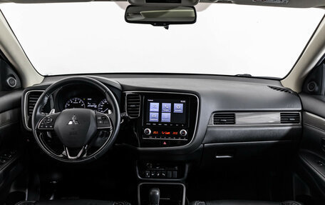 Mitsubishi Outlander III рестайлинг 3, 2021 год, 2 899 900 рублей, 10 фотография