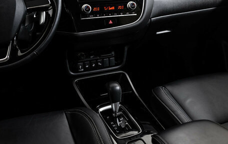 Mitsubishi Outlander III рестайлинг 3, 2021 год, 2 899 900 рублей, 12 фотография