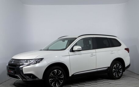 Mitsubishi Outlander III рестайлинг 3, 2021 год, 2 490 000 рублей, 1 фотография