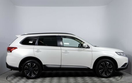 Mitsubishi Outlander III рестайлинг 3, 2021 год, 2 490 000 рублей, 4 фотография