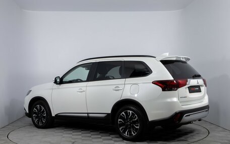 Mitsubishi Outlander III рестайлинг 3, 2021 год, 2 490 000 рублей, 7 фотография
