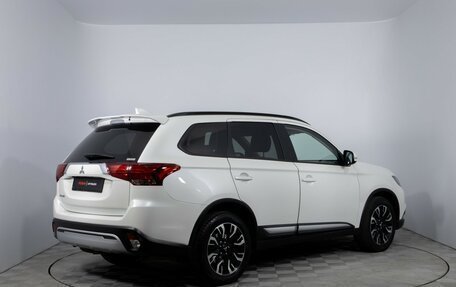 Mitsubishi Outlander III рестайлинг 3, 2021 год, 2 490 000 рублей, 5 фотография