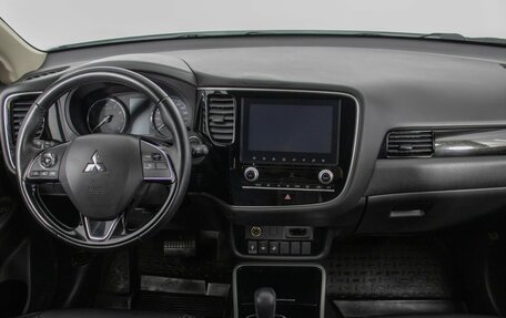 Mitsubishi Outlander III рестайлинг 3, 2021 год, 2 490 000 рублей, 13 фотография