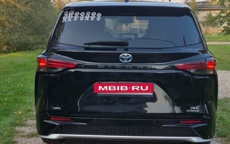 Toyota Sienna, 2021 год, 3 850 000 рублей, 10 фотография