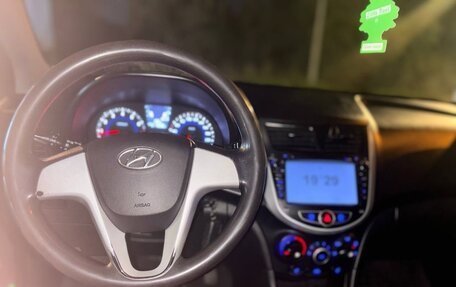 Hyundai Solaris II рестайлинг, 2012 год, 580 000 рублей, 11 фотография