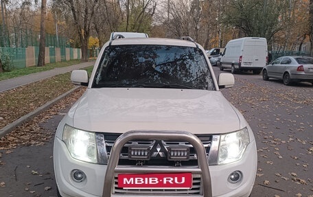 Mitsubishi Pajero IV, 2011 год, 1 990 000 рублей, 2 фотография