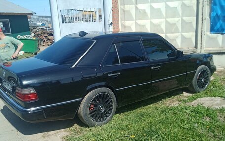 Mercedes-Benz E-Класс, 1993 год, 540 000 рублей, 6 фотография