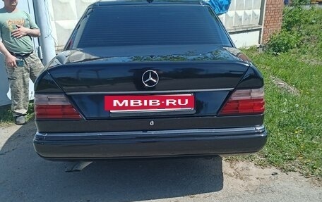 Mercedes-Benz E-Класс, 1993 год, 540 000 рублей, 4 фотография