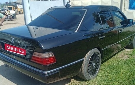 Mercedes-Benz E-Класс, 1993 год, 540 000 рублей, 3 фотография