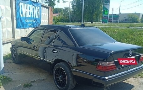 Mercedes-Benz E-Класс, 1993 год, 540 000 рублей, 13 фотография