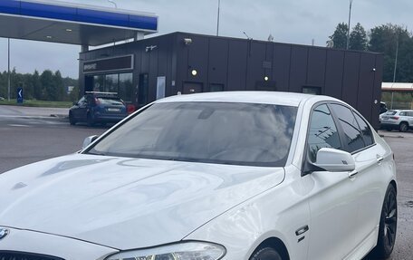 BMW 5 серия, 2011 год, 1 950 000 рублей, 3 фотография