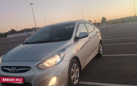 Hyundai Solaris II рестайлинг, 2012 год, 630 000 рублей, 2 фотография