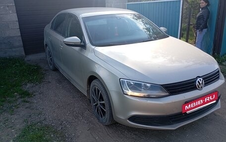 Volkswagen Jetta VI, 2013 год, 1 000 000 рублей, 2 фотография