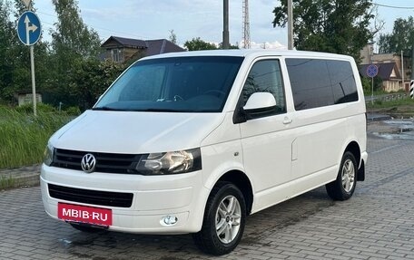 Volkswagen Caravelle T5, 2014 год, 2 080 000 рублей, 2 фотография