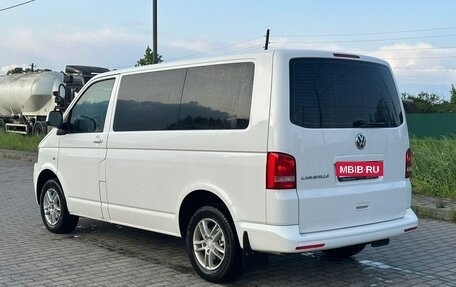 Volkswagen Caravelle T5, 2014 год, 2 080 000 рублей, 3 фотография