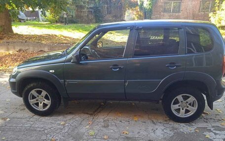 Chevrolet Niva I рестайлинг, 2018 год, 750 000 рублей, 2 фотография