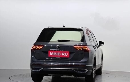 Volkswagen Tiguan II, 2021 год, 2 750 100 рублей, 4 фотография