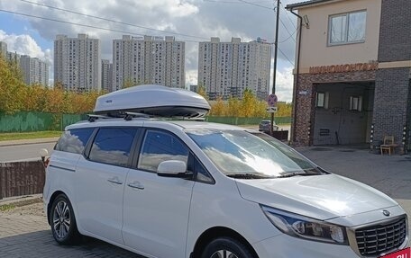KIA Carnival III, 2019 год, 2 550 000 рублей, 2 фотография