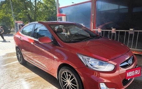 Hyundai Solaris II рестайлинг, 2011 год, 900 000 рублей, 2 фотография