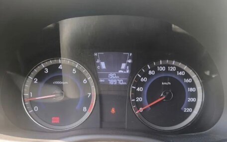 Hyundai Solaris II рестайлинг, 2011 год, 900 000 рублей, 3 фотография