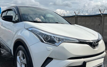 Toyota C-HR I рестайлинг, 2019 год, 2 650 000 рублей, 4 фотография