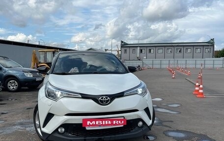 Toyota C-HR I рестайлинг, 2019 год, 2 650 000 рублей, 2 фотография