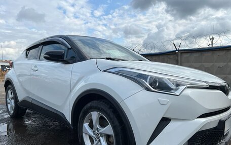 Toyota C-HR I рестайлинг, 2019 год, 2 650 000 рублей, 16 фотография